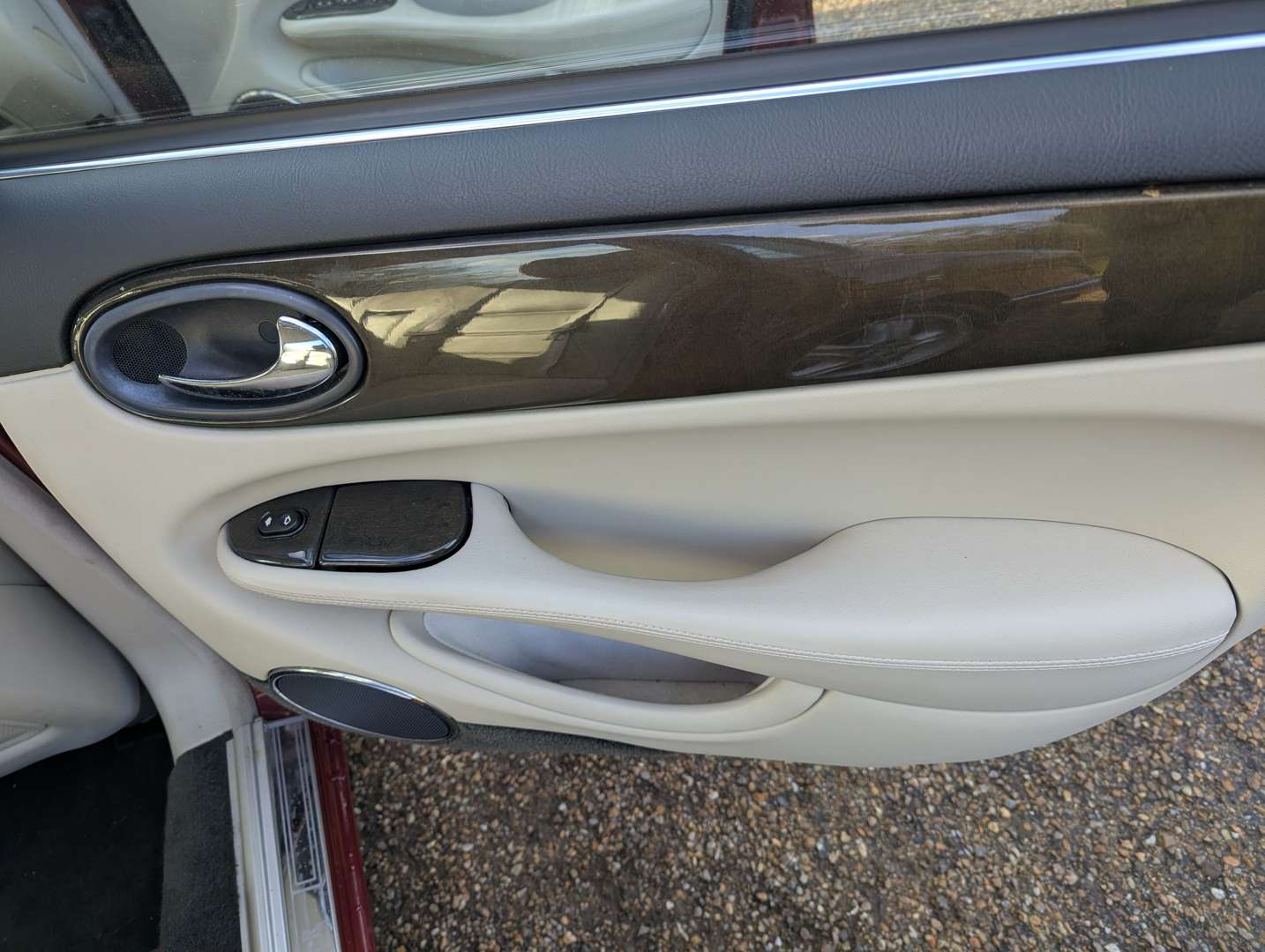 <p>1998 JAGUAR XJR V8 AUTO</p>