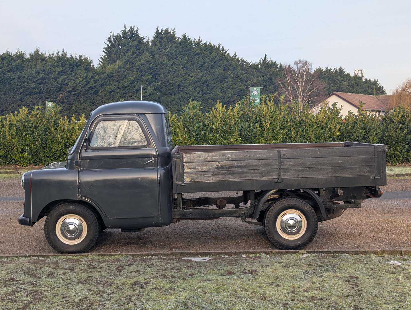 <p>1969 BEDFORD PICK-UP</p>