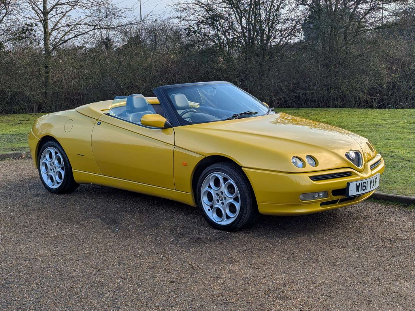 <p>2000 ALFA ROMEO SPIDER LUSSO T-SPARK 16V</p>