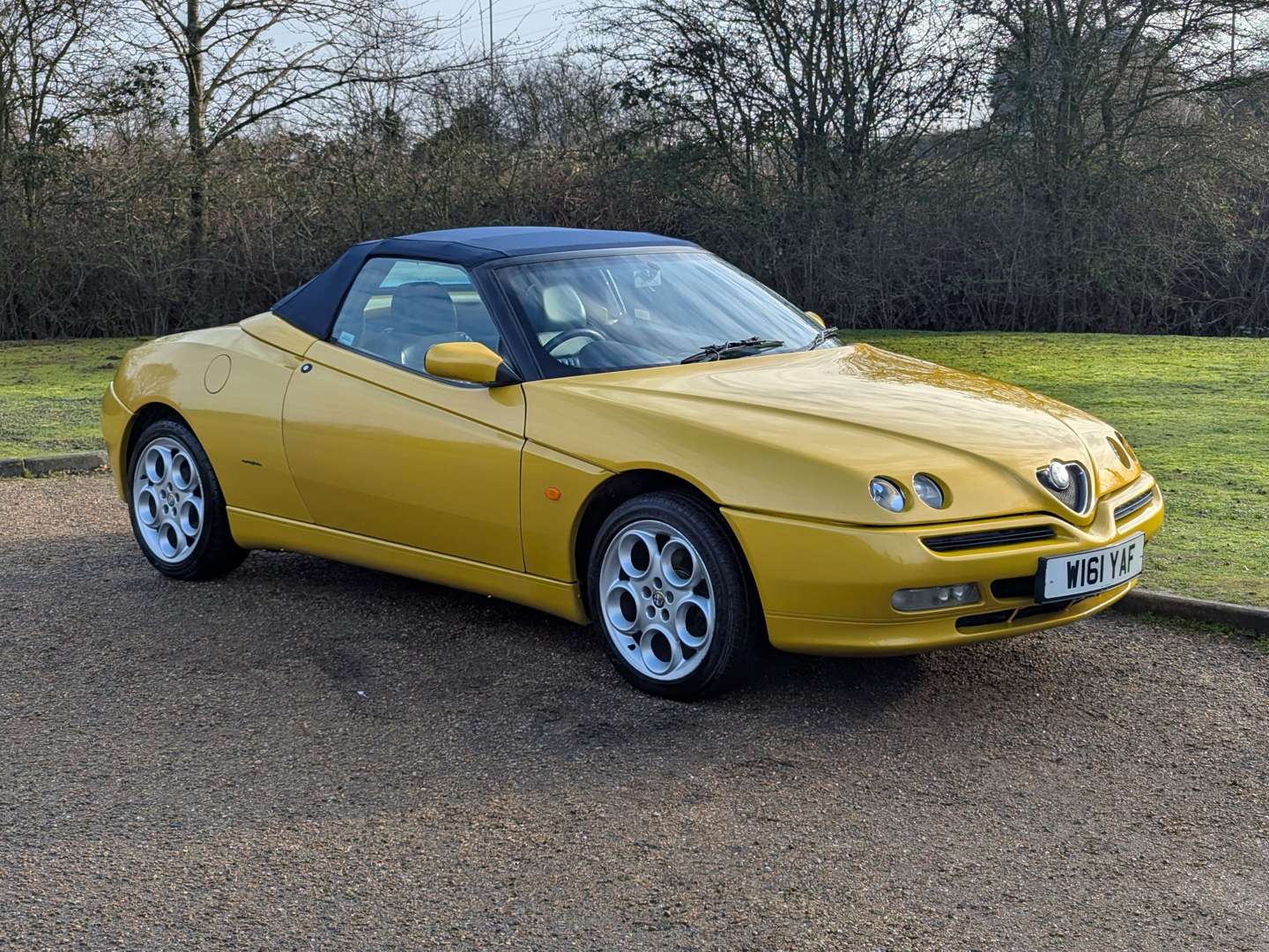 <p>2000 ALFA ROMEO SPIDER LUSSO T-SPARK 16V</p>