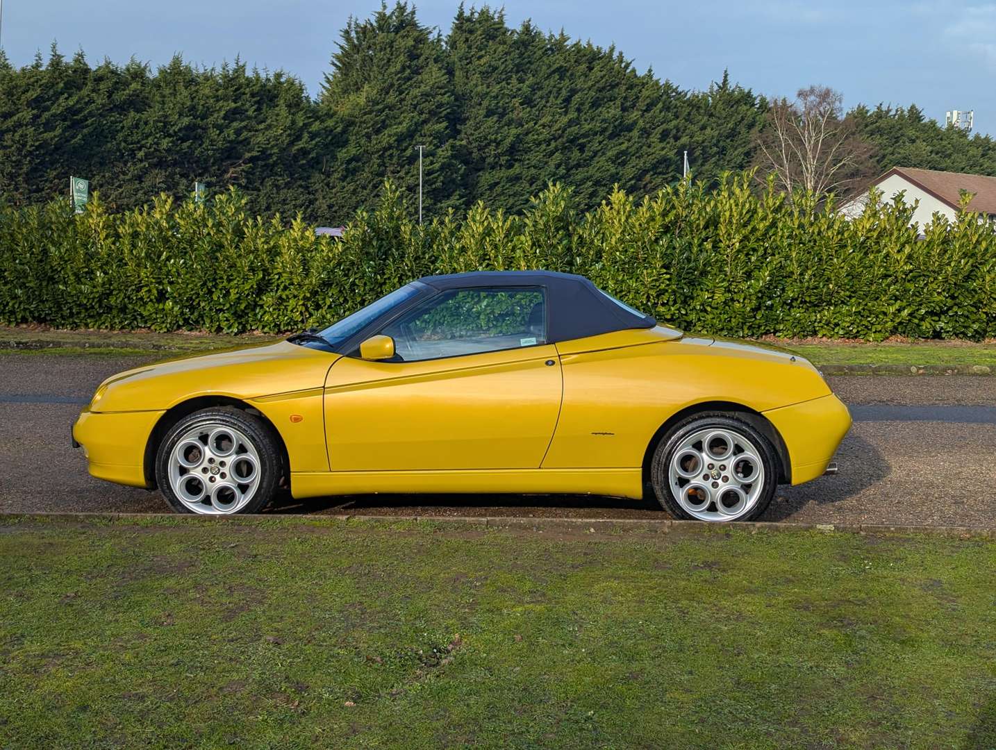 <p>2000 ALFA ROMEO SPIDER LUSSO T-SPARK 16V</p>