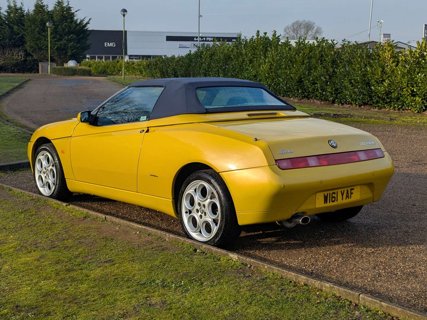 <p>2000 ALFA ROMEO SPIDER LUSSO T-SPARK 16V</p>