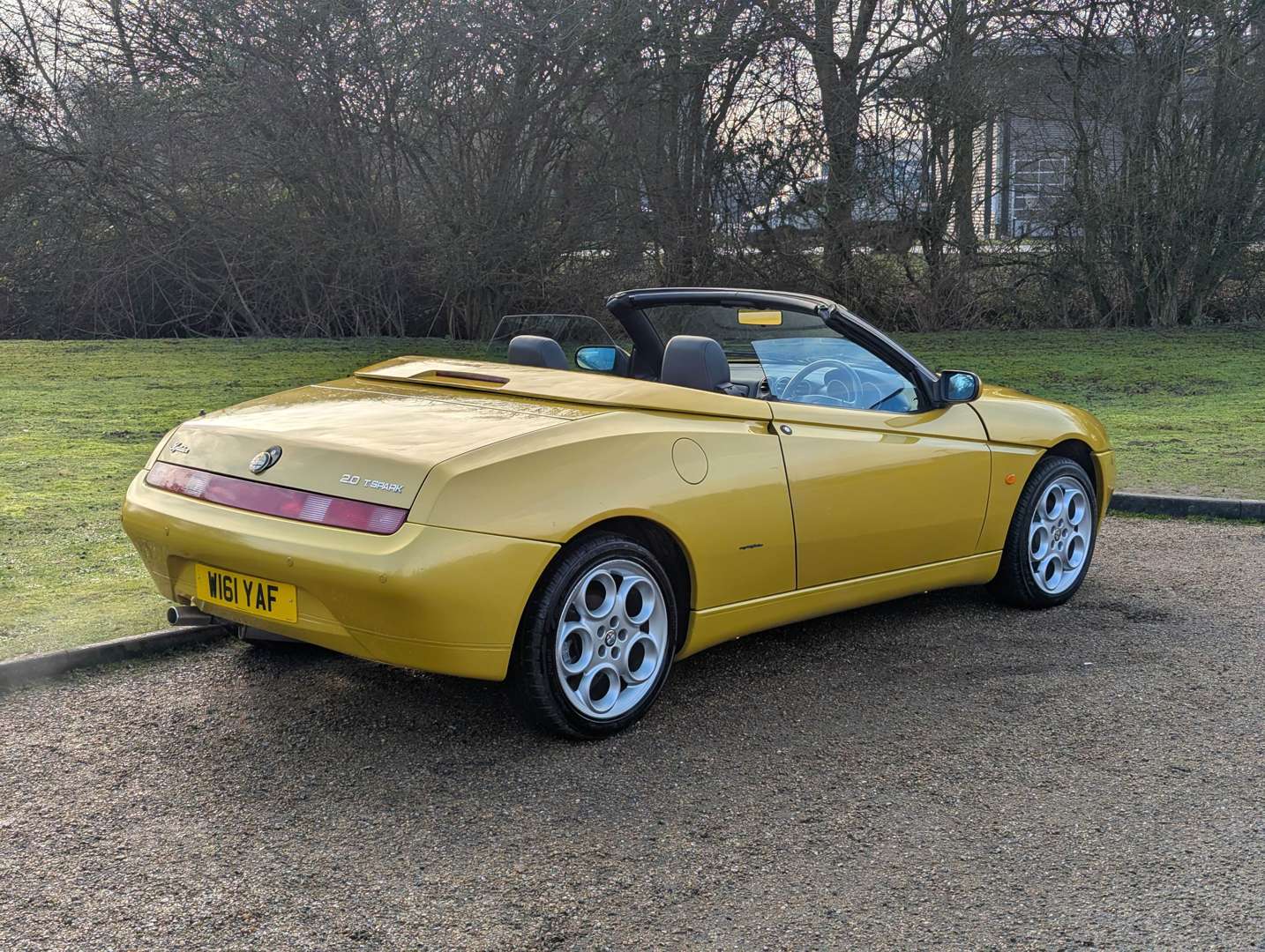 <p>2000 ALFA ROMEO SPIDER LUSSO T-SPARK 16V</p>