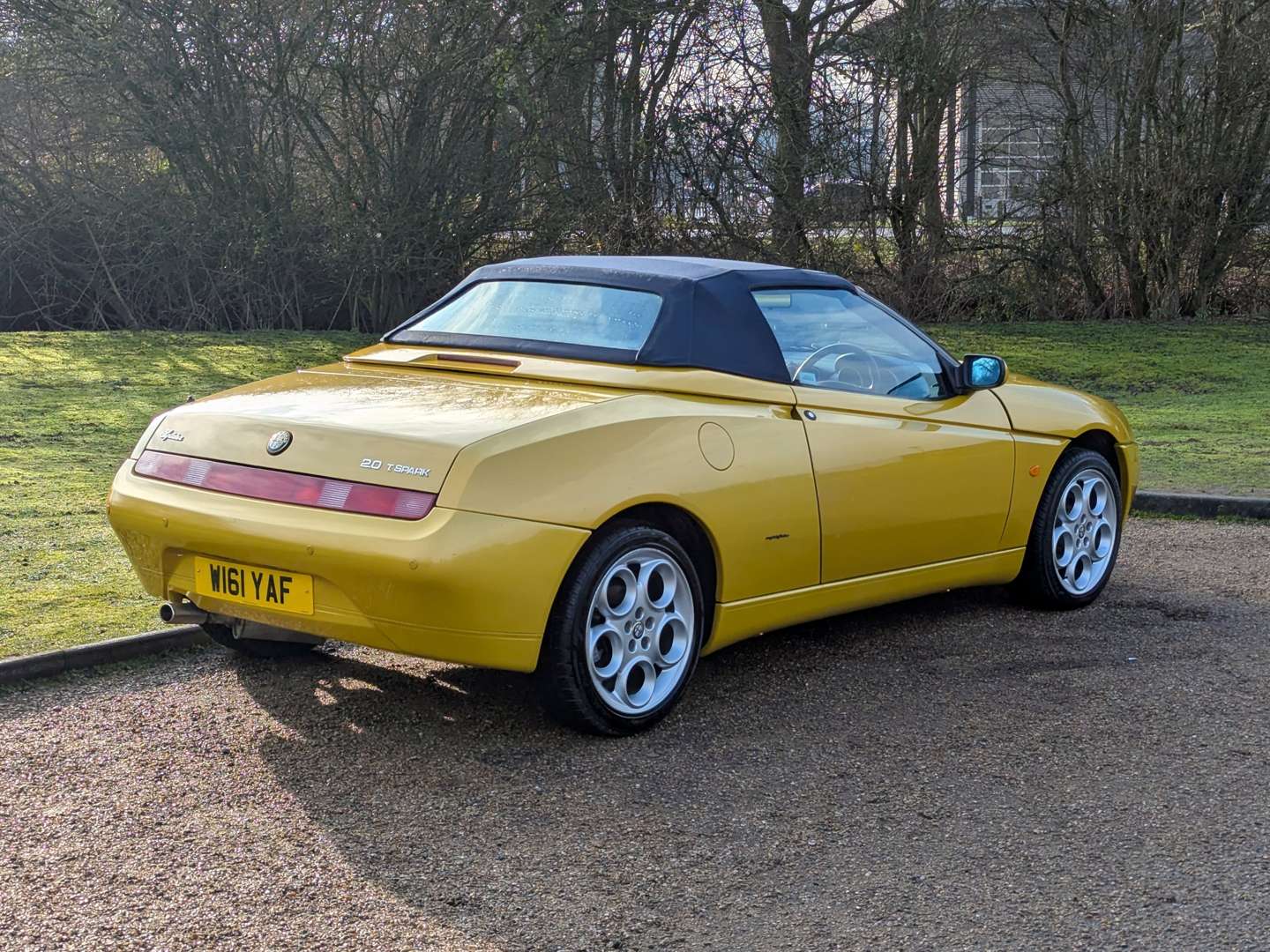 <p>2000 ALFA ROMEO SPIDER LUSSO T-SPARK 16V</p>