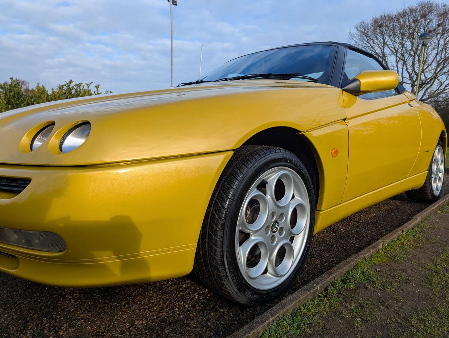<p>2000 ALFA ROMEO SPIDER LUSSO T-SPARK 16V</p>