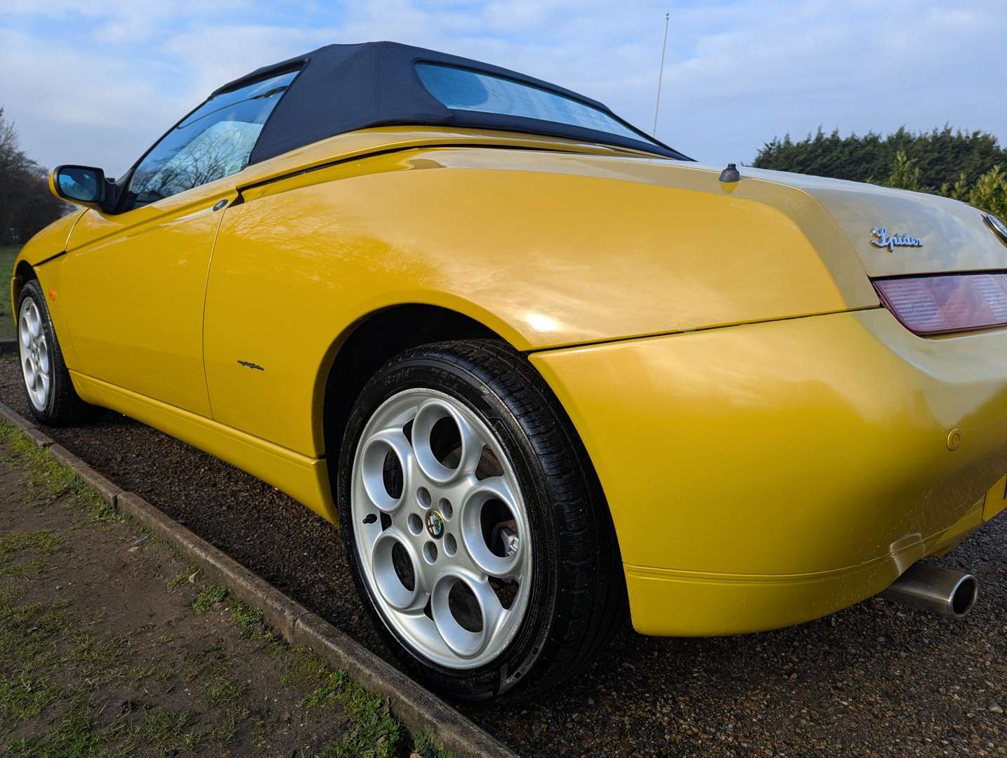 <p>2000 ALFA ROMEO SPIDER LUSSO T-SPARK 16V</p>