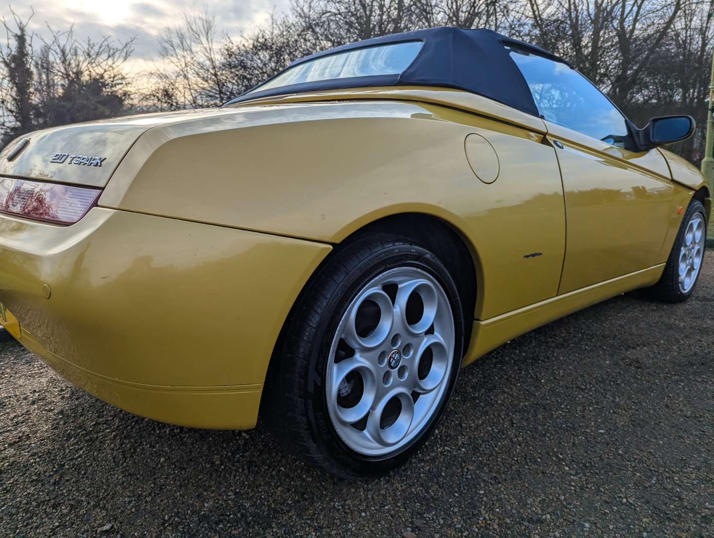 <p>2000 ALFA ROMEO SPIDER LUSSO T-SPARK 16V</p>