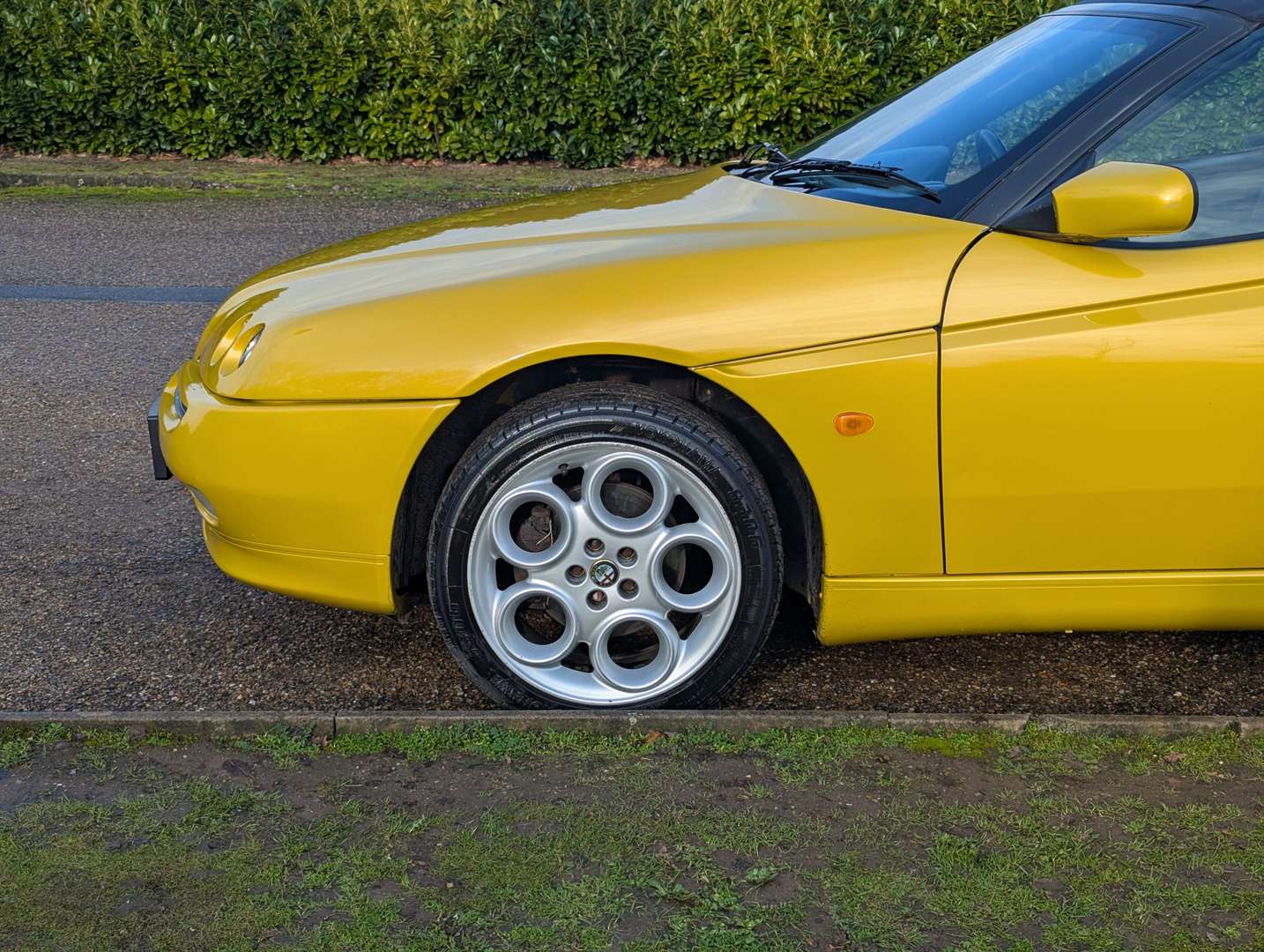 <p>2000 ALFA ROMEO SPIDER LUSSO T-SPARK 16V</p>