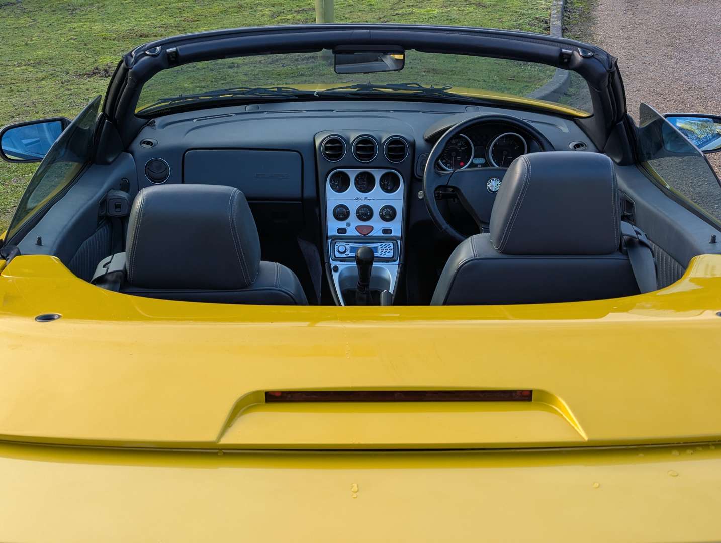 <p>2000 ALFA ROMEO SPIDER LUSSO T-SPARK 16V</p>