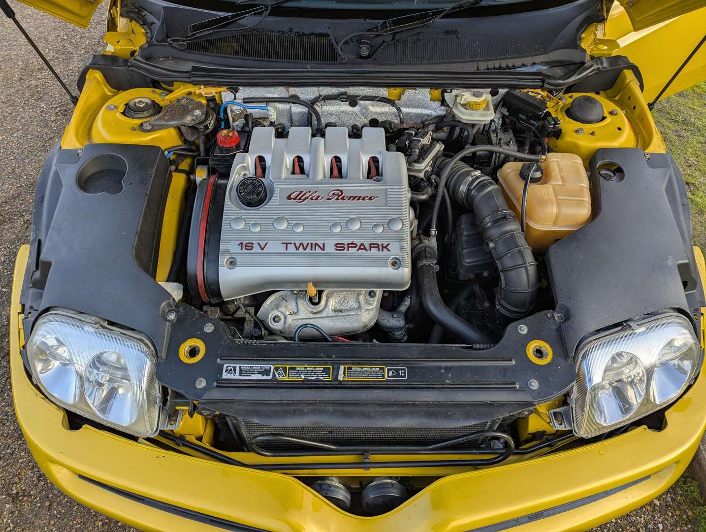 <p>2000 ALFA ROMEO SPIDER LUSSO T-SPARK 16V</p>