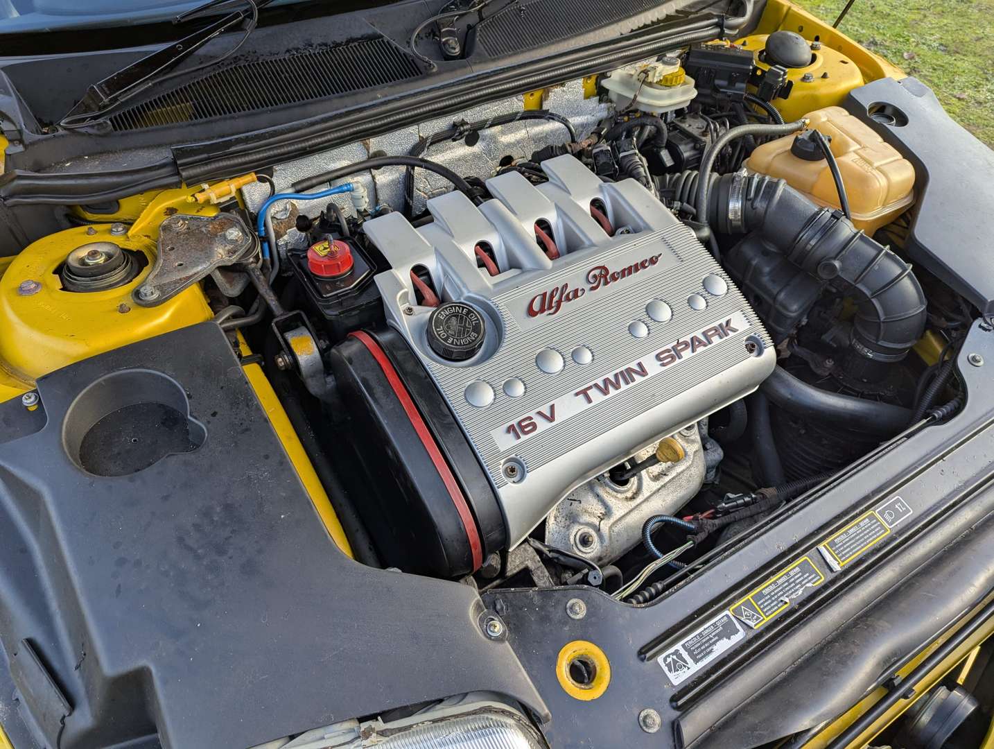 <p>2000 ALFA ROMEO SPIDER LUSSO T-SPARK 16V</p>