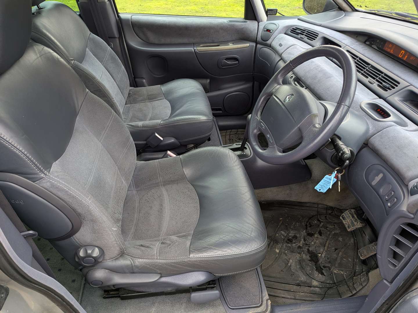 <p>2001 RENAULT GRAND ESPACE INITIALE V6 AUTO</p>