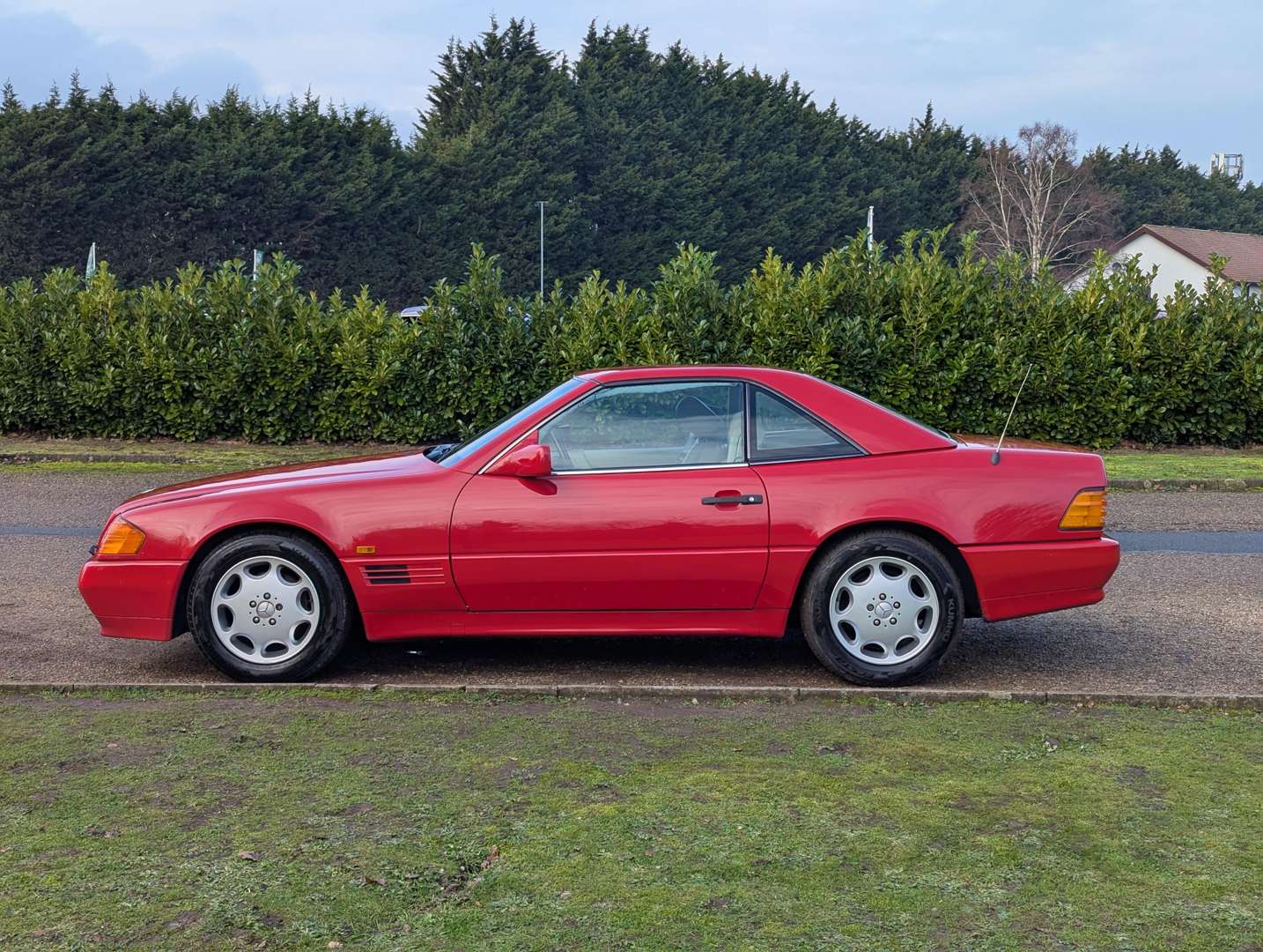 <p>1991 MERCEDES 300SL-24 R129 AUTO</p>