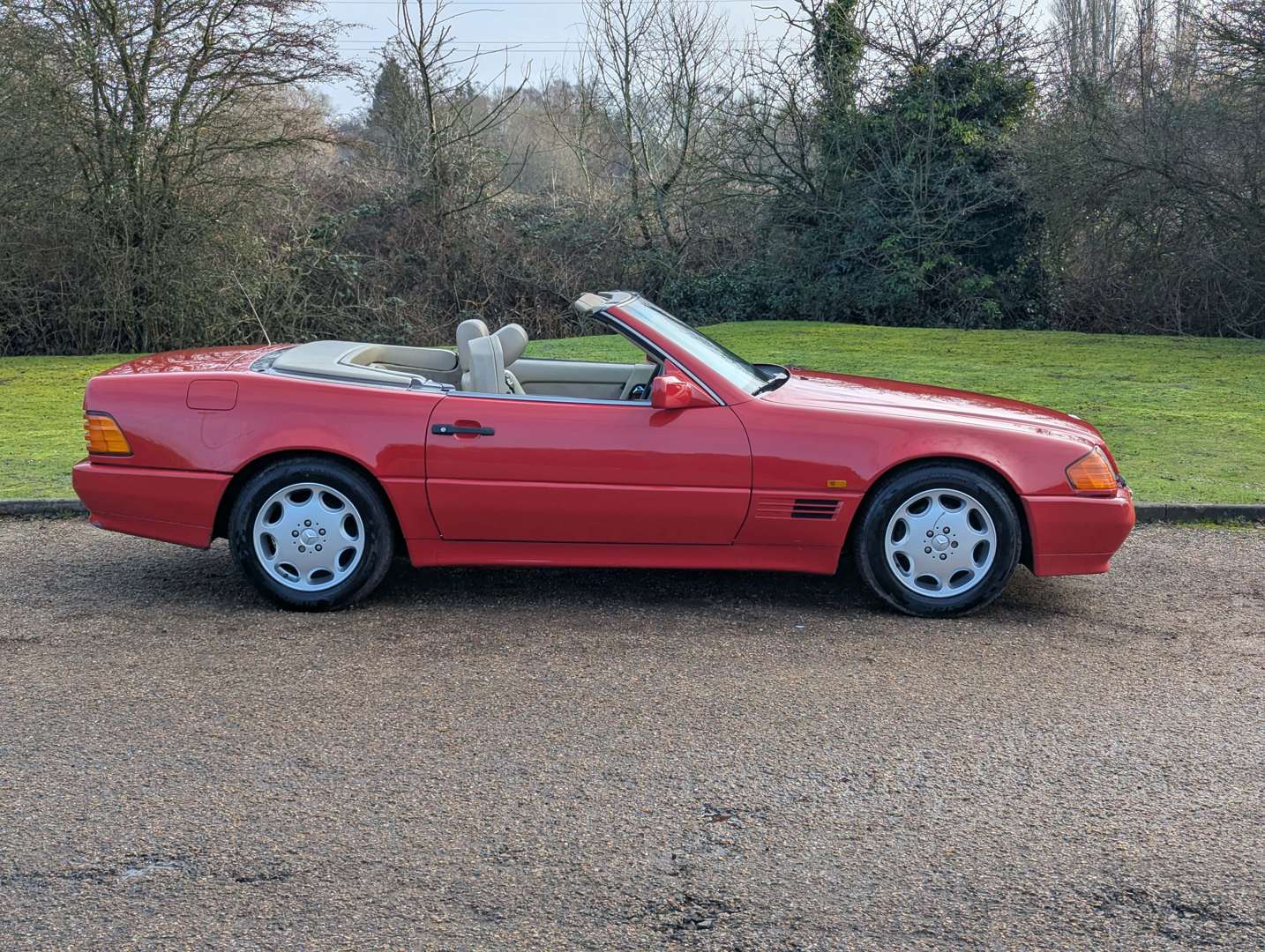 <p>1991 MERCEDES 300SL-24 R129 AUTO</p>