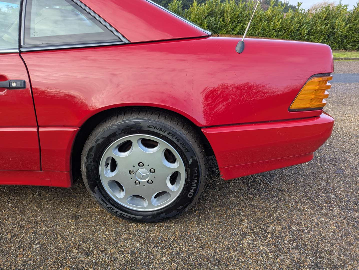 <p>1991 MERCEDES 300SL-24 R129 AUTO</p>