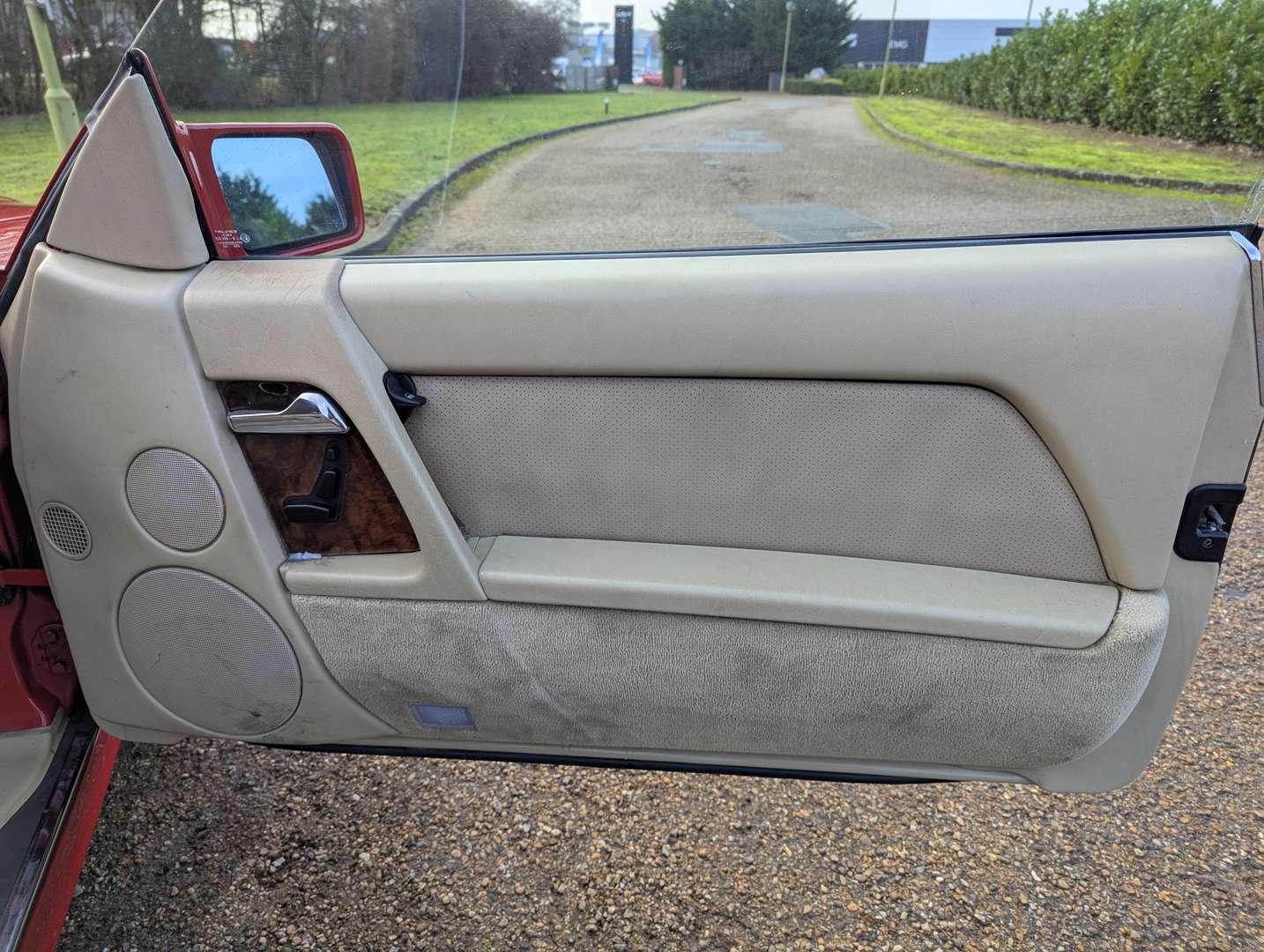 <p>1991 MERCEDES 300SL-24 R129 AUTO</p>