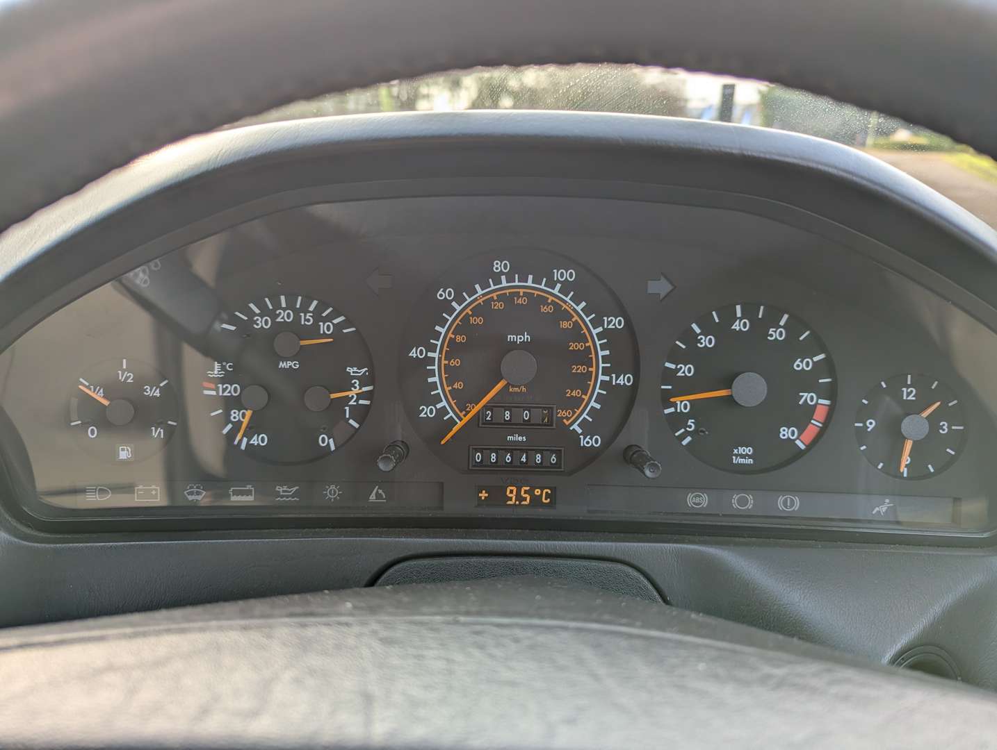 <p>1991 MERCEDES 300SL-24 R129 AUTO</p>