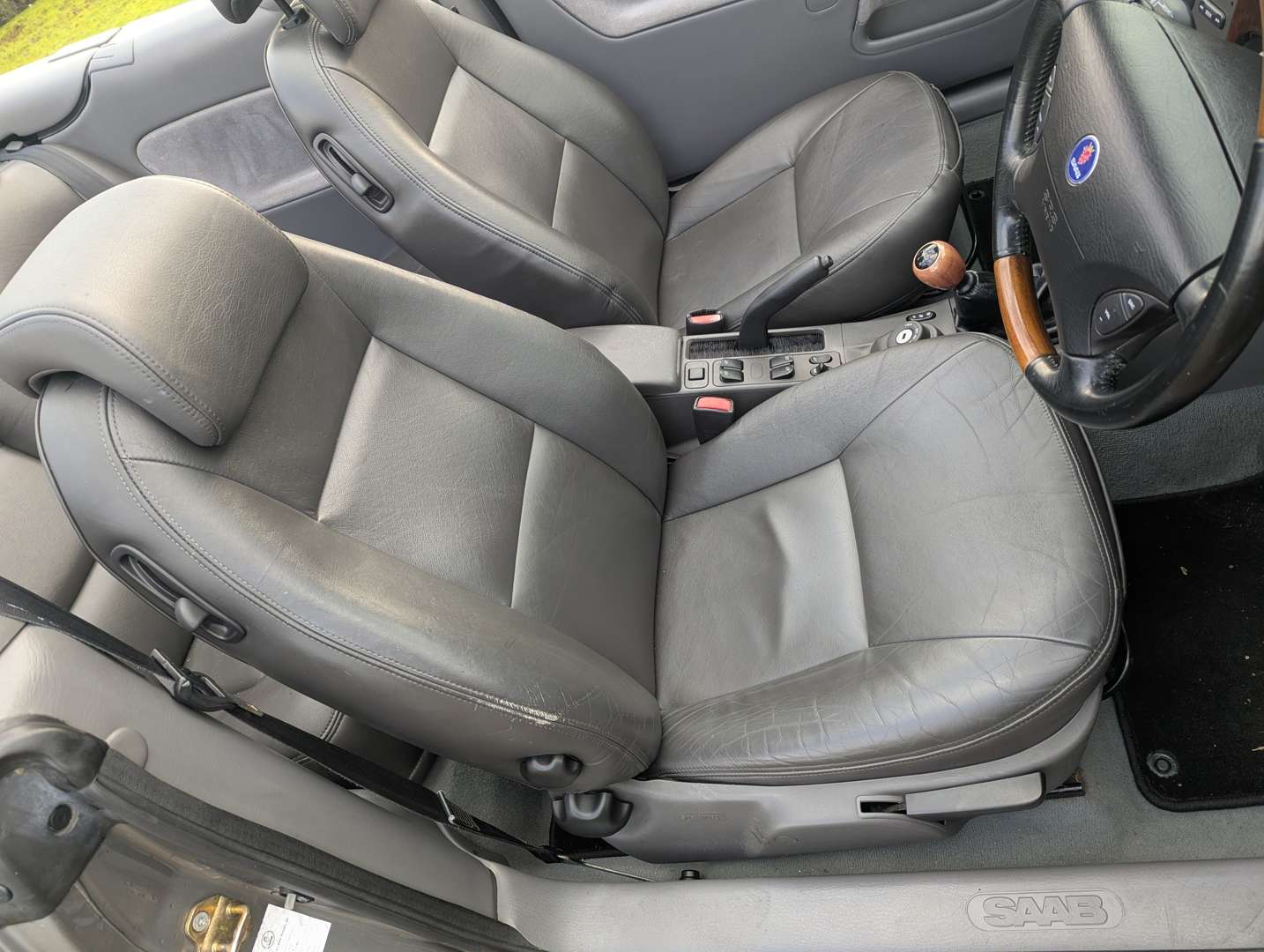 <p>2001 SAAB 9-3 SE TURBO</p>