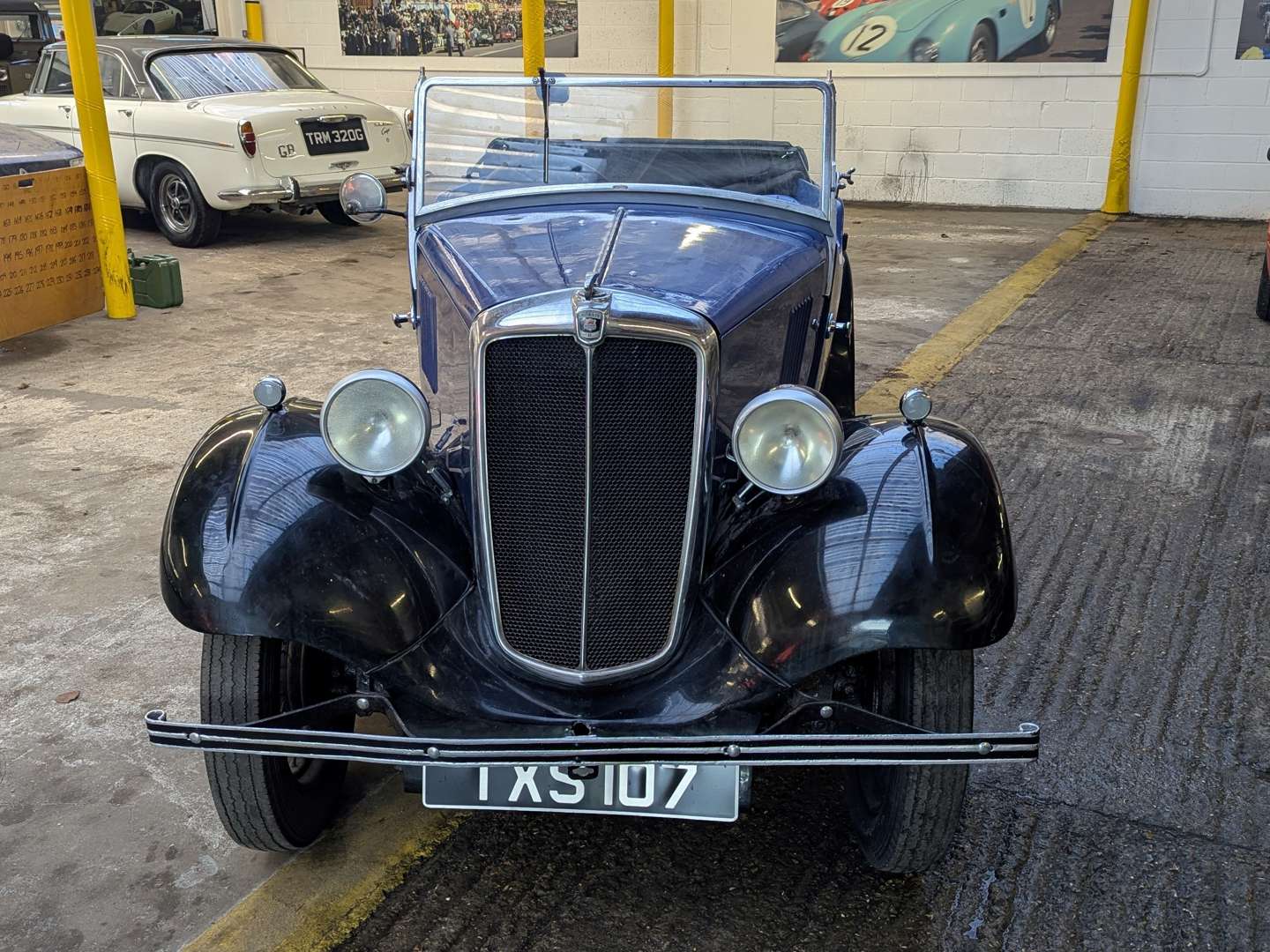 <p>1936 MORRIS EIGHT</p>