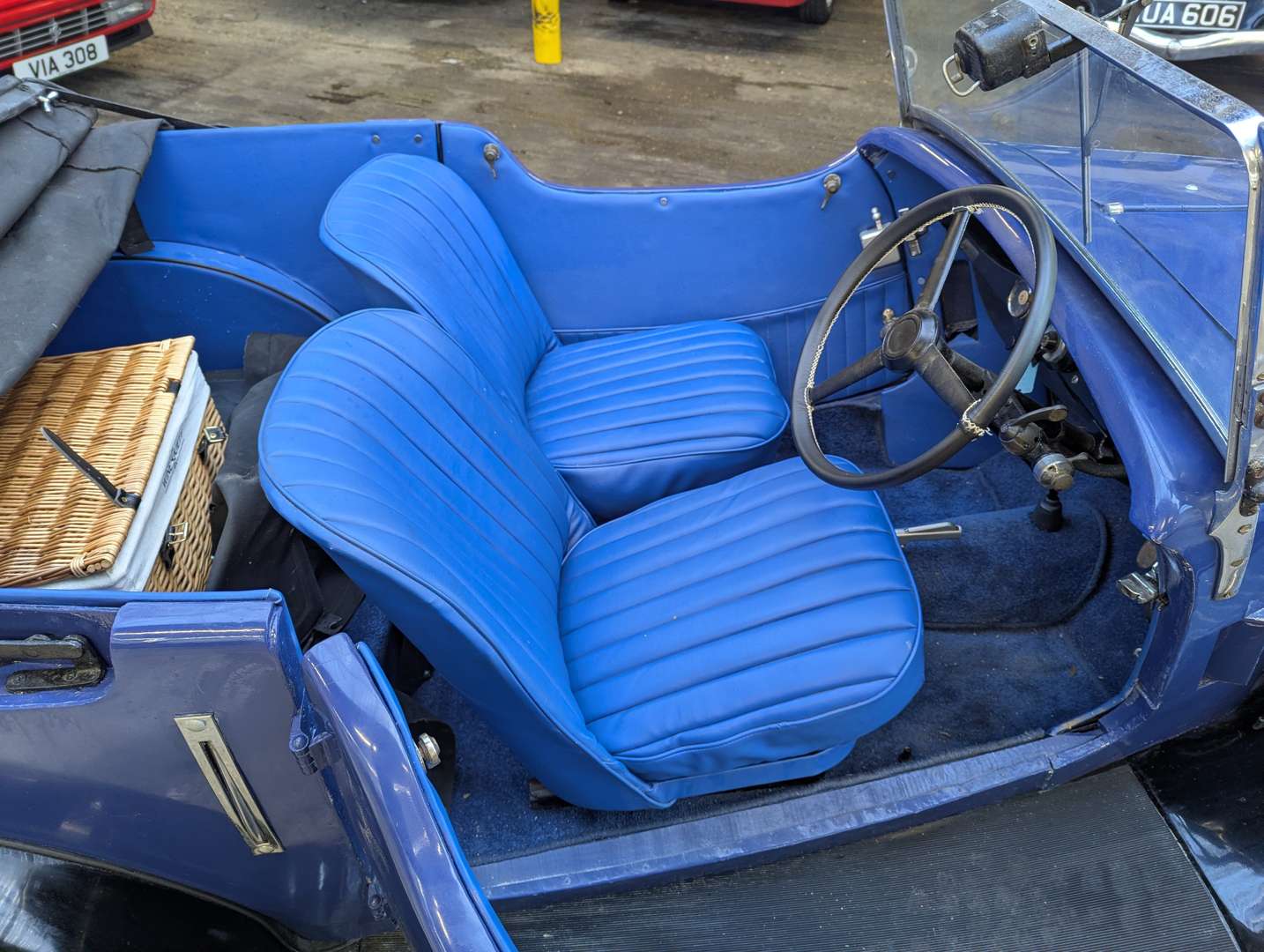 <p>1936 MORRIS EIGHT</p>