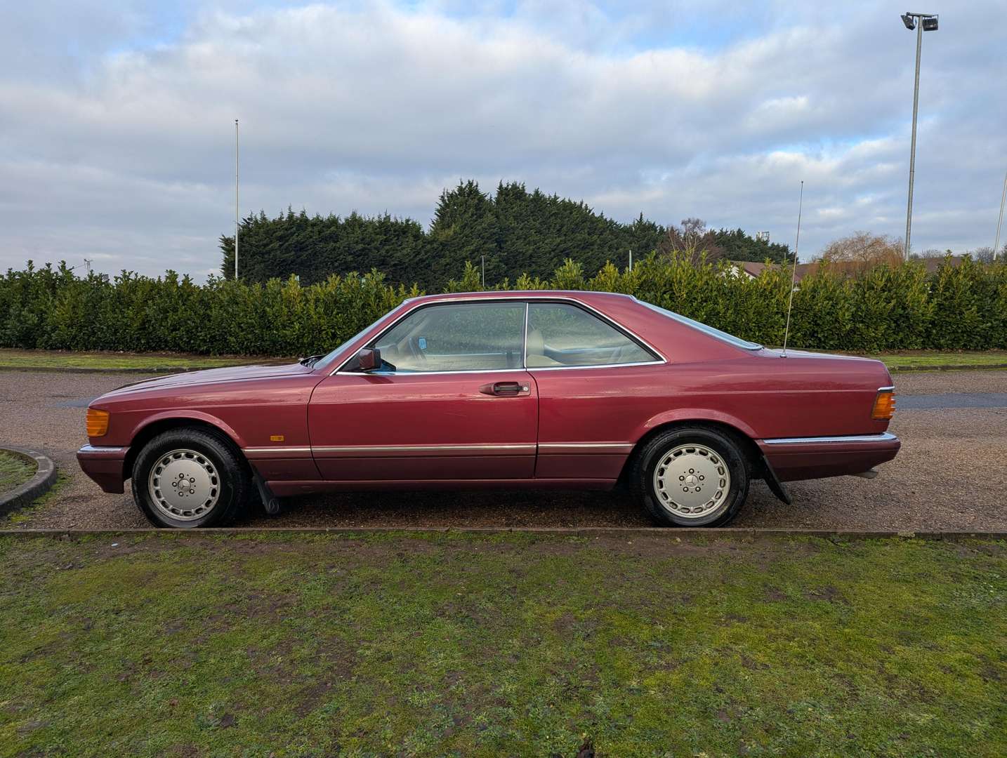 <p>1989 MERCEDES 420 SEC W126 AUTO</p>