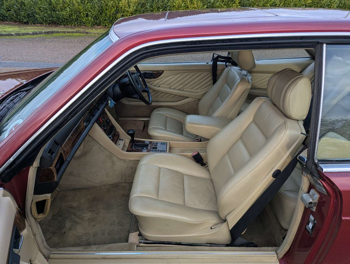 <p>1989 MERCEDES 420 SEC W126 AUTO</p>