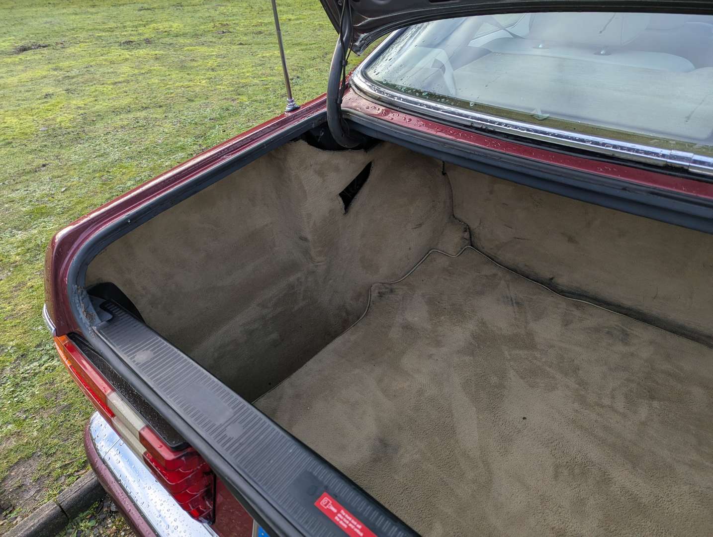 <p>1989 MERCEDES 420 SEC W126 AUTO</p>