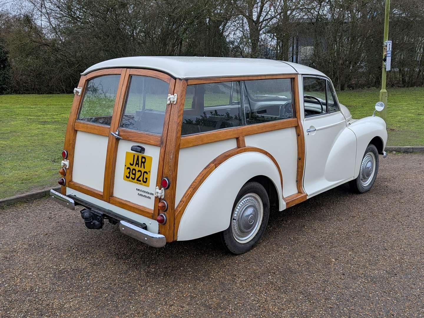 <p>1969 MORRIS MINOR 1000 TRAVELLER</p>