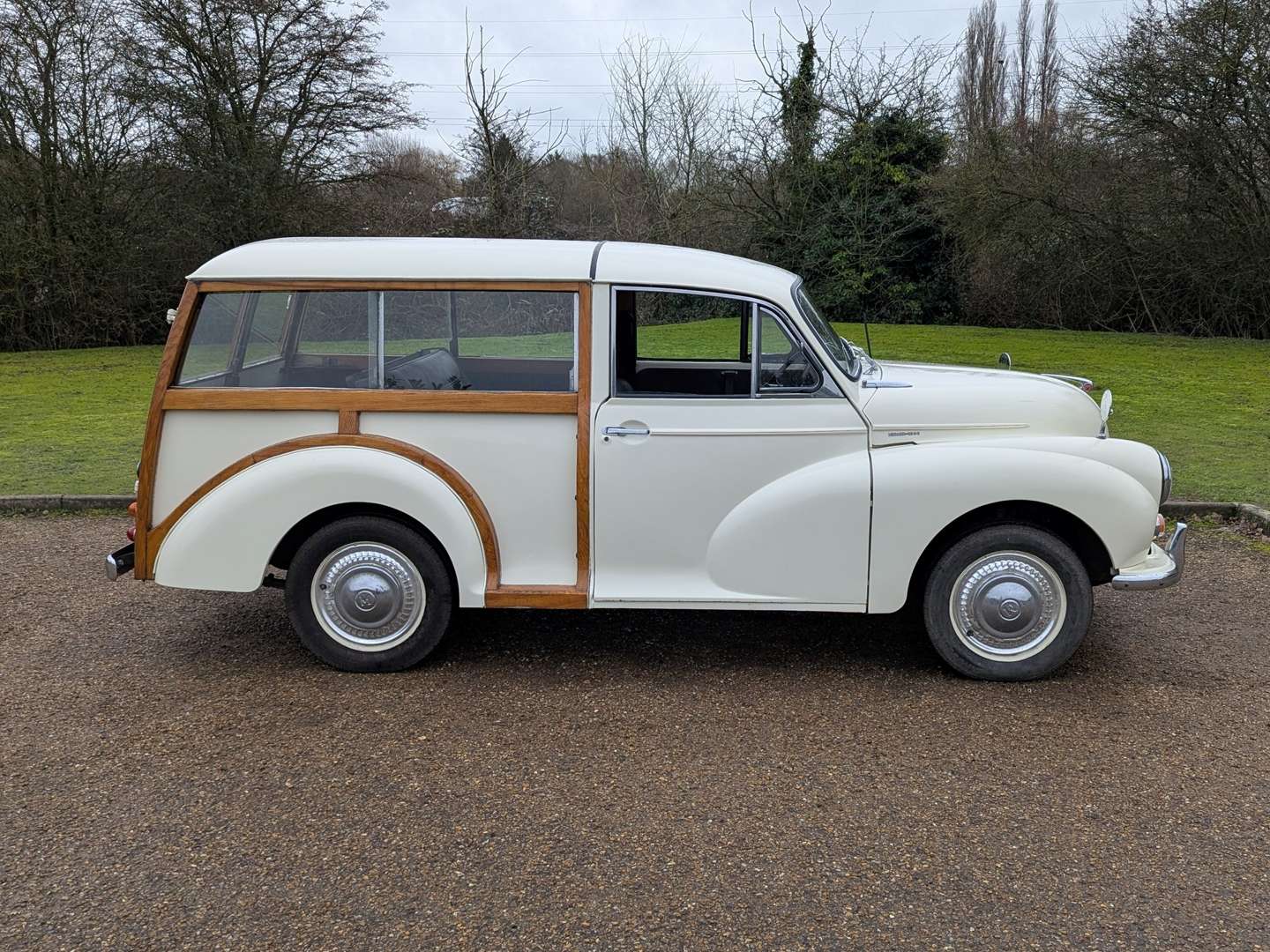 <p>1969 MORRIS MINOR 1000 TRAVELLER</p>