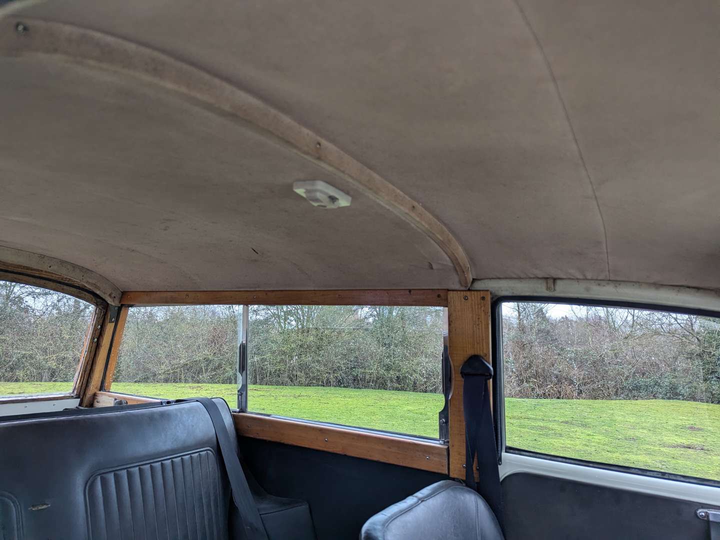 <p>1969 MORRIS MINOR 1000 TRAVELLER</p>