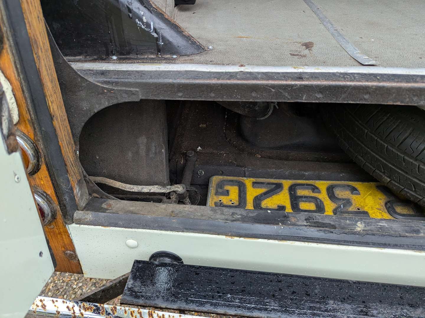 <p>1969 MORRIS MINOR 1000 TRAVELLER</p>