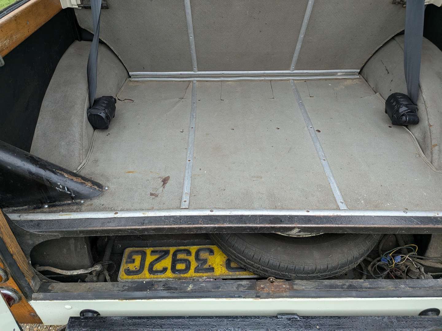 <p>1969 MORRIS MINOR 1000 TRAVELLER</p>