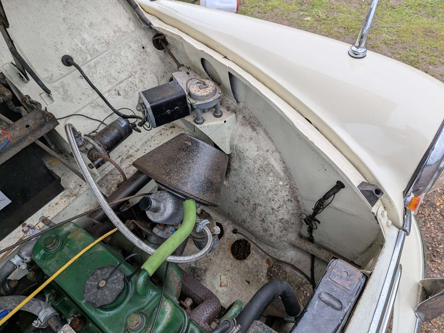 <p>1969 MORRIS MINOR 1000 TRAVELLER</p>