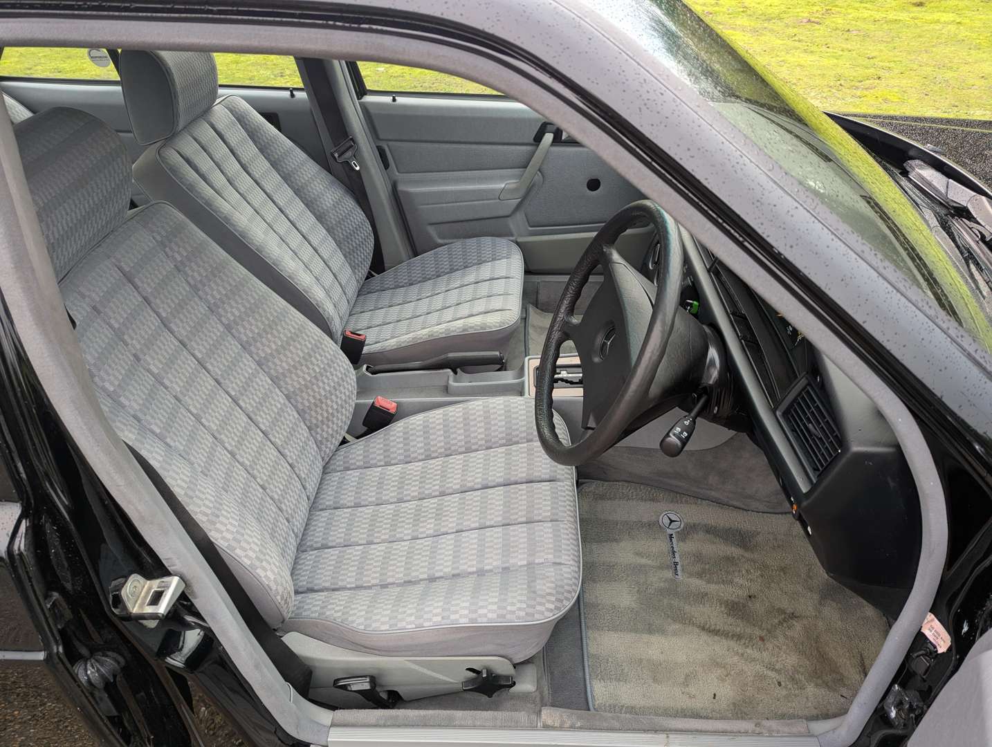 <p>1992 MERCEDES 190E AUTO</p>