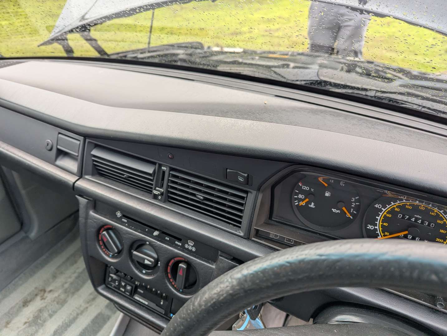 <p>1992 MERCEDES 190E AUTO</p>