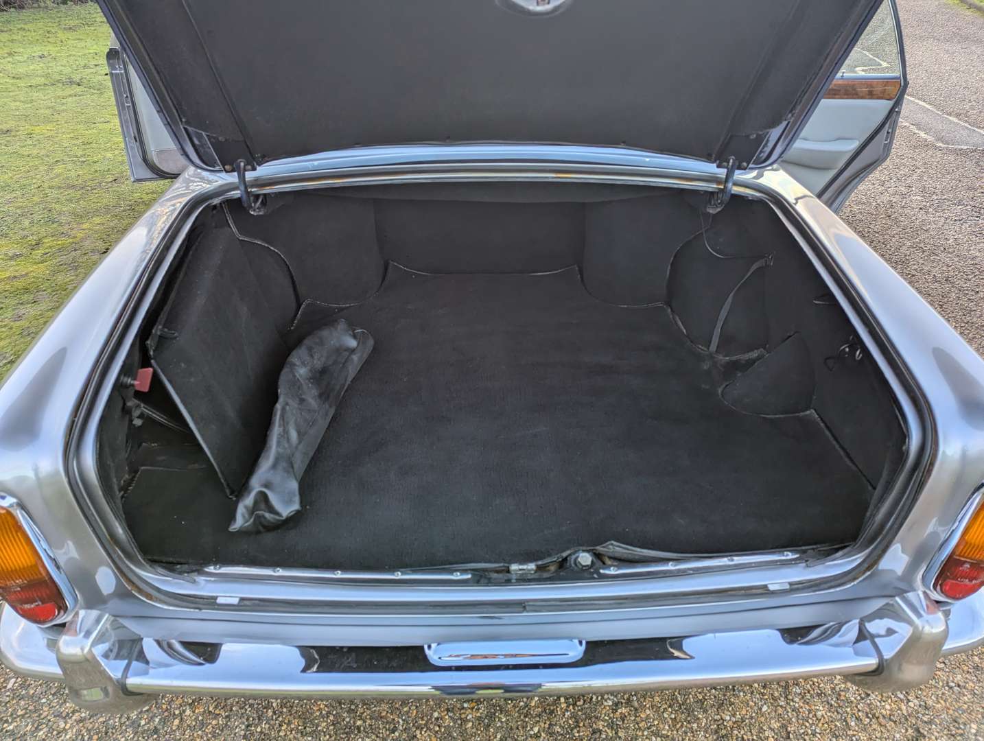 <p>1971 ROLLS ROYCE SILVER SHADOW I</p>