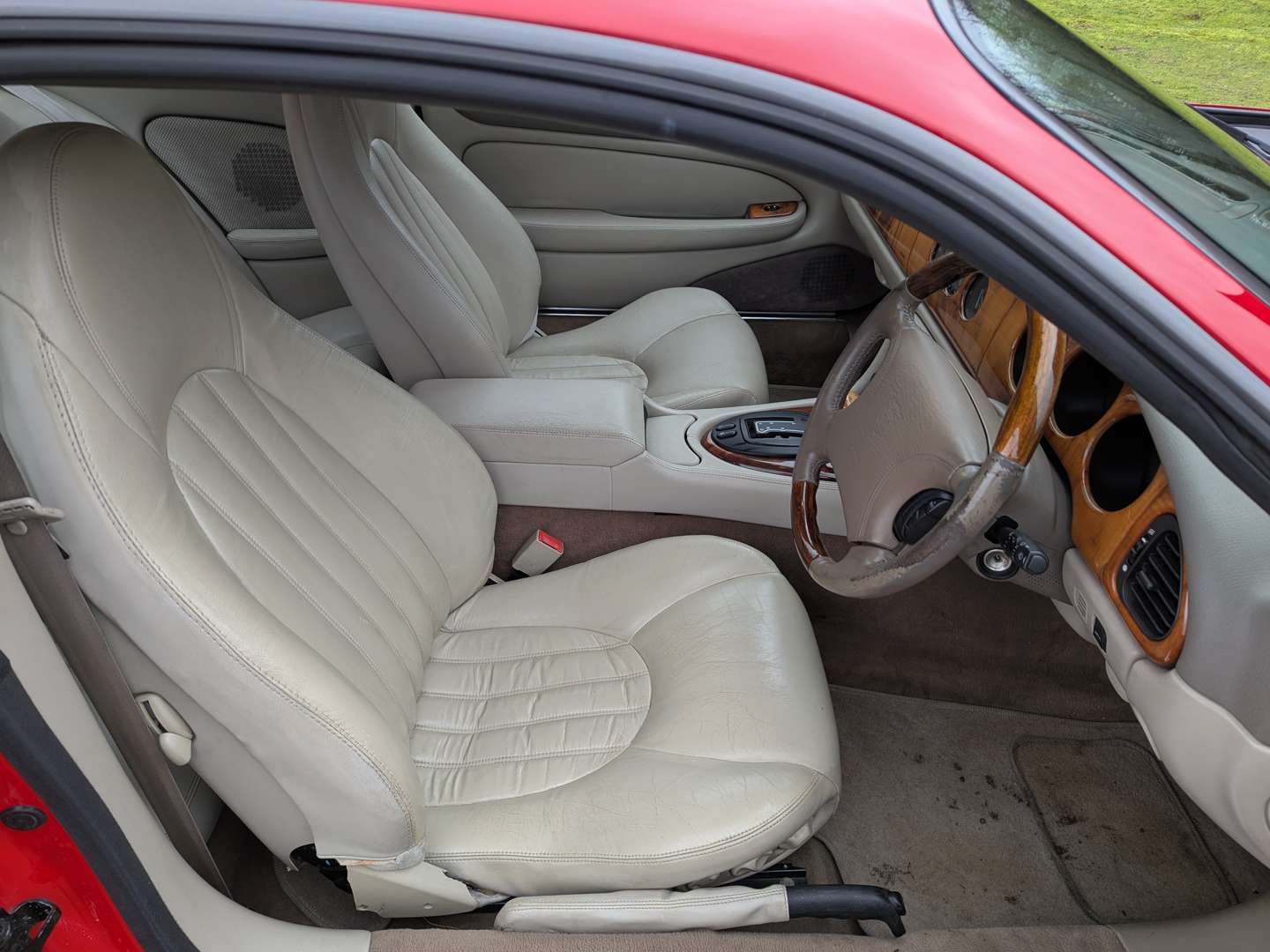 <p>1998 JAGUAR XKR 4.0 AUTO</p>