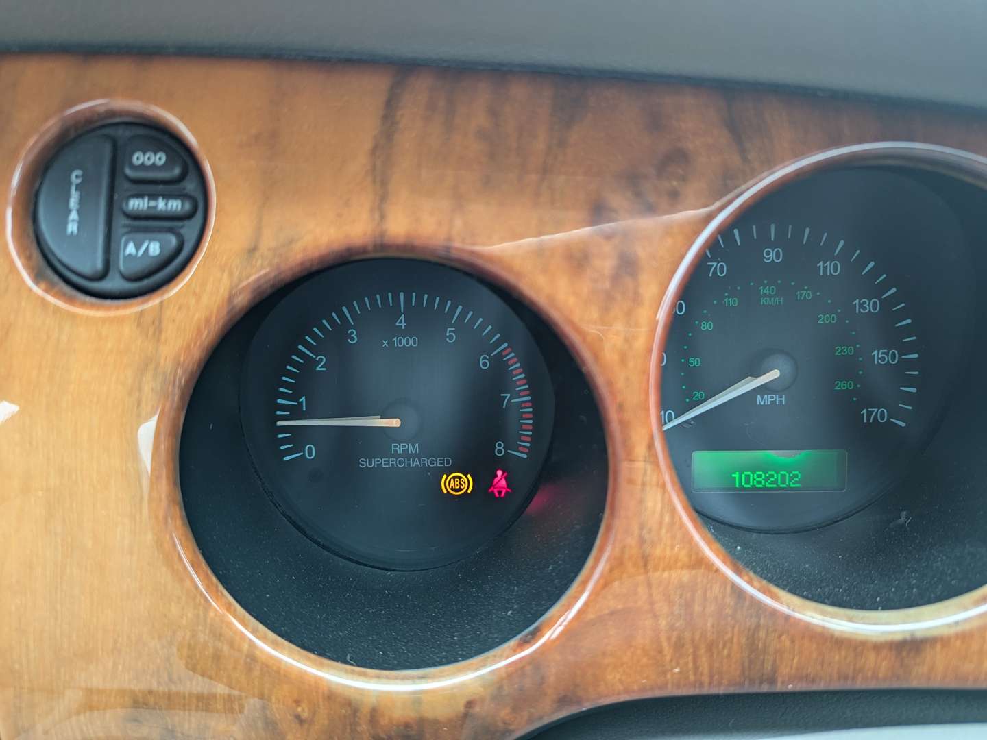 <p>1998 JAGUAR XKR 4.0 AUTO</p>