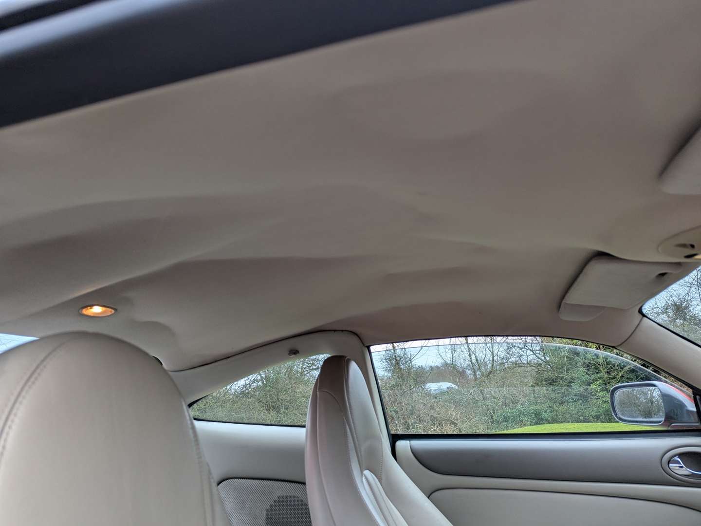 <p>1998 JAGUAR XKR 4.0 AUTO</p>