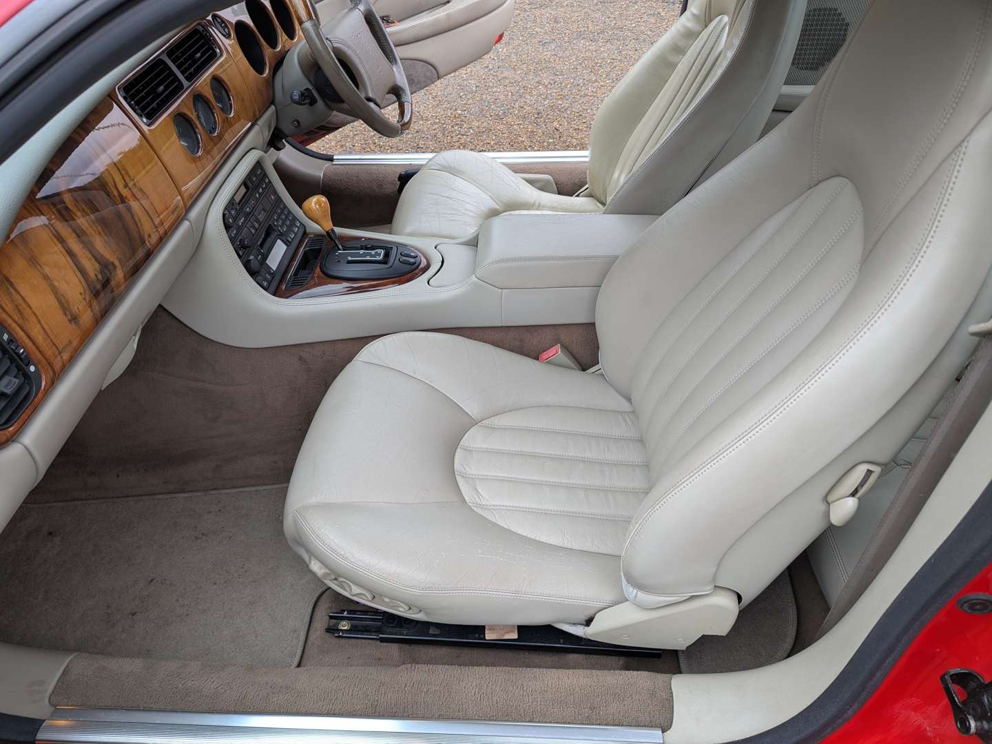 <p>1998 JAGUAR XKR 4.0 AUTO</p>