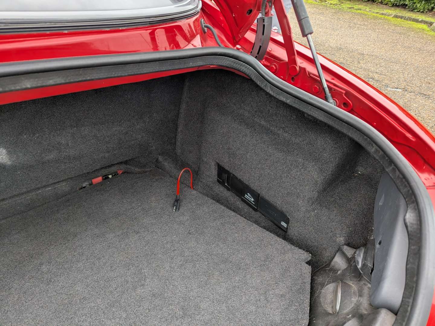 <p>1998 JAGUAR XKR 4.0 AUTO</p>