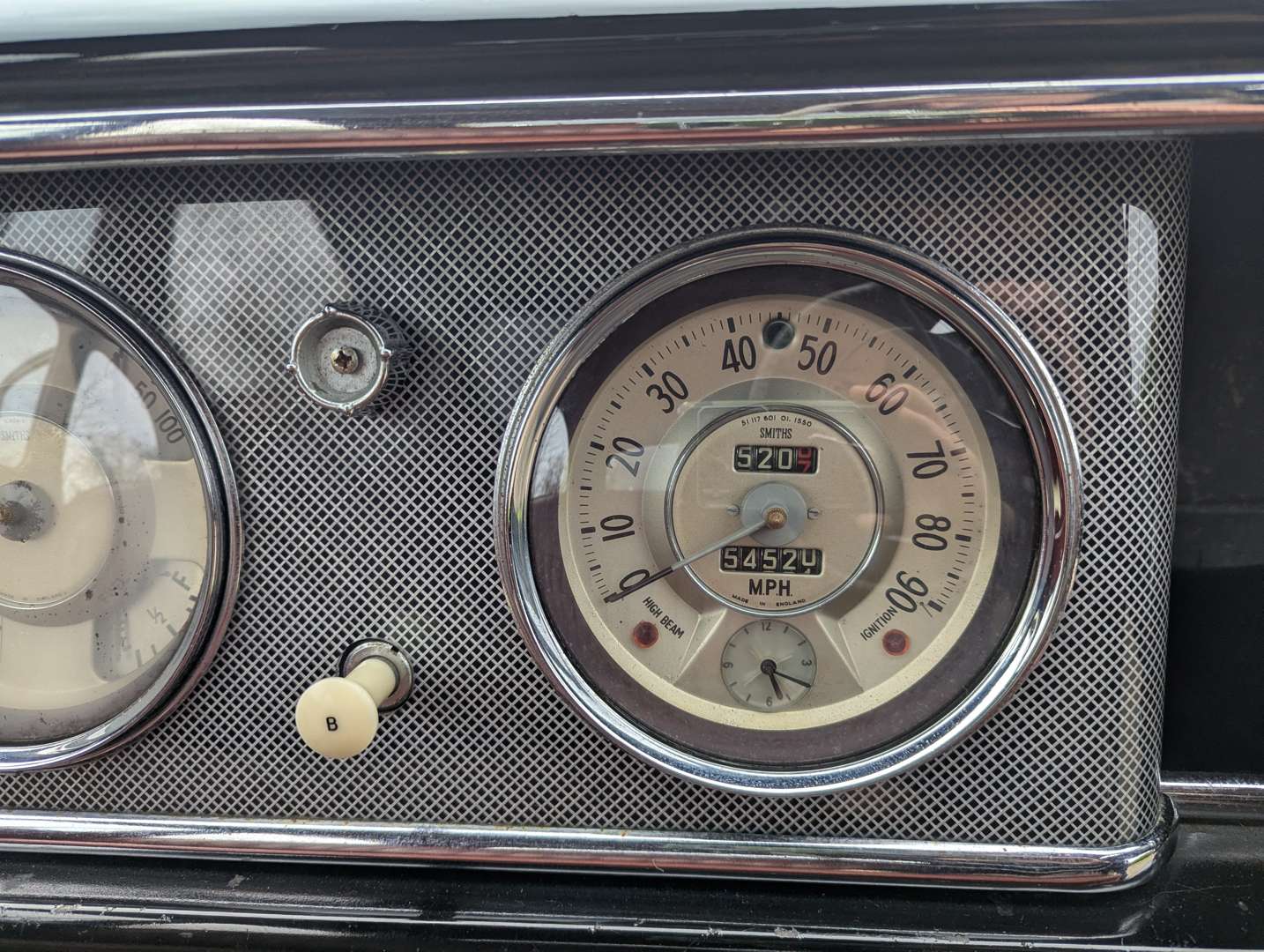 <p>1956 MORRIS ISIS SERIES I</p>