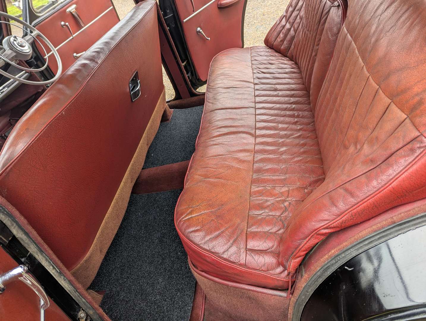 <p>1956 MORRIS ISIS SERIES I</p>