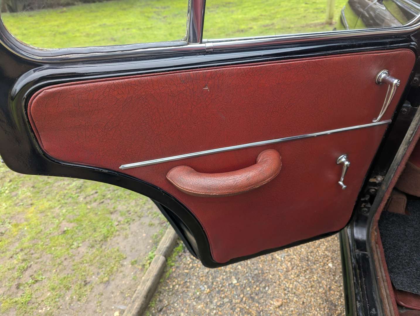 <p>1956 MORRIS ISIS SERIES I</p>