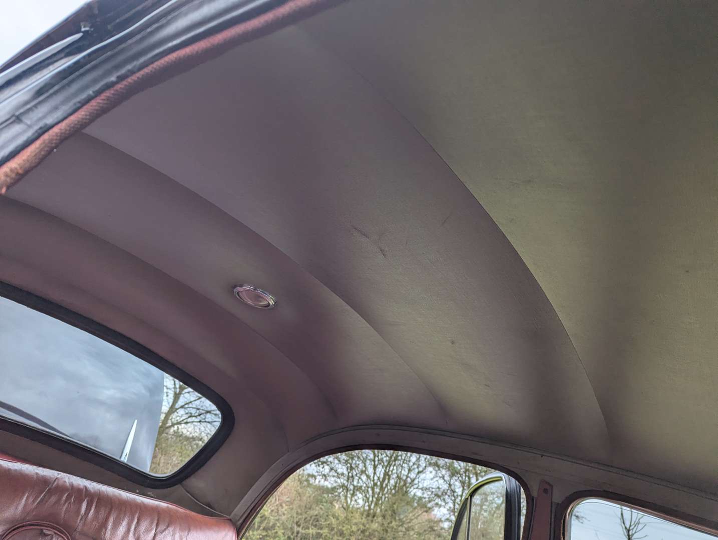 <p>1956 MORRIS ISIS SERIES I</p>