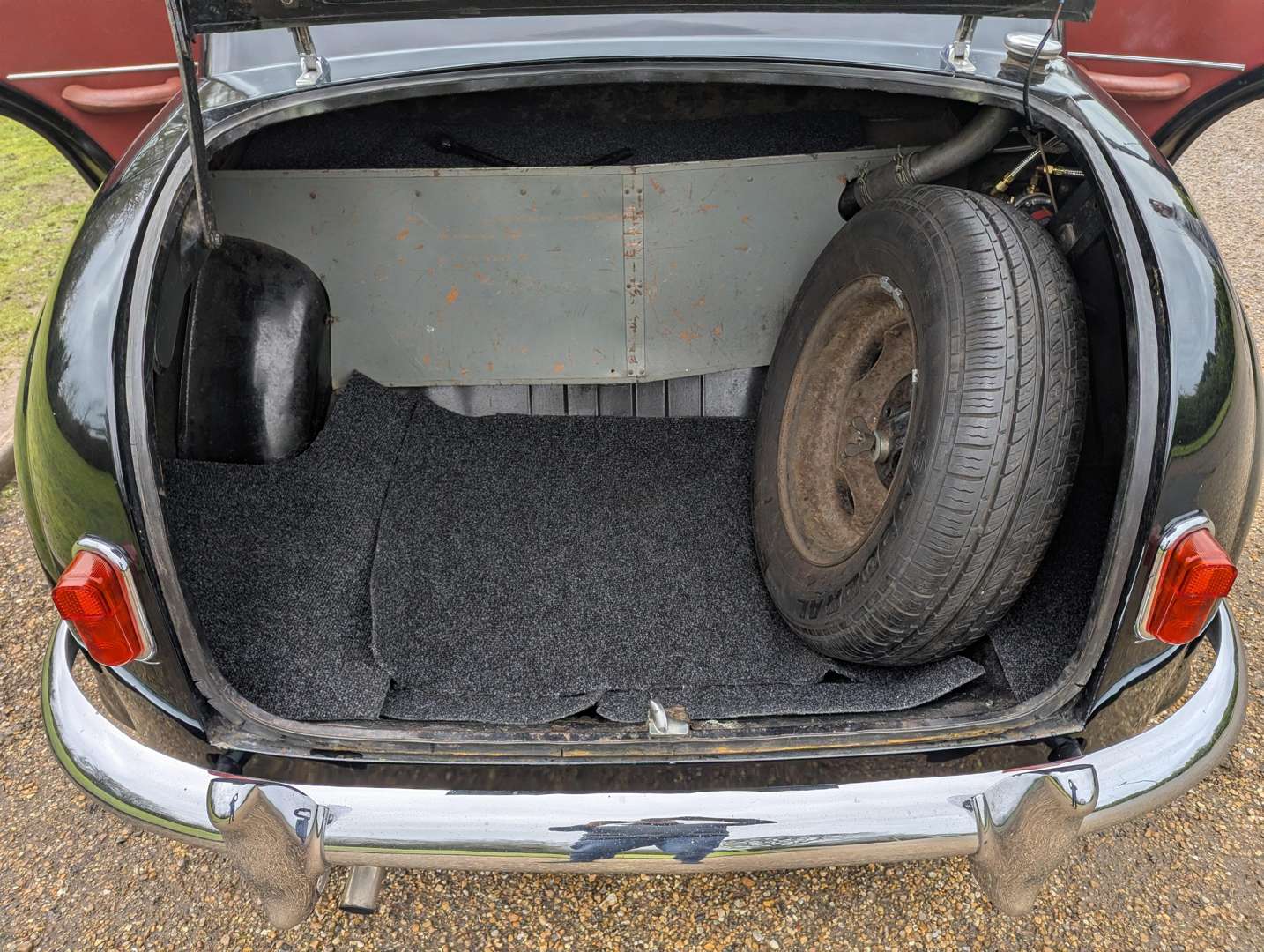 <p>1956 MORRIS ISIS SERIES I</p>