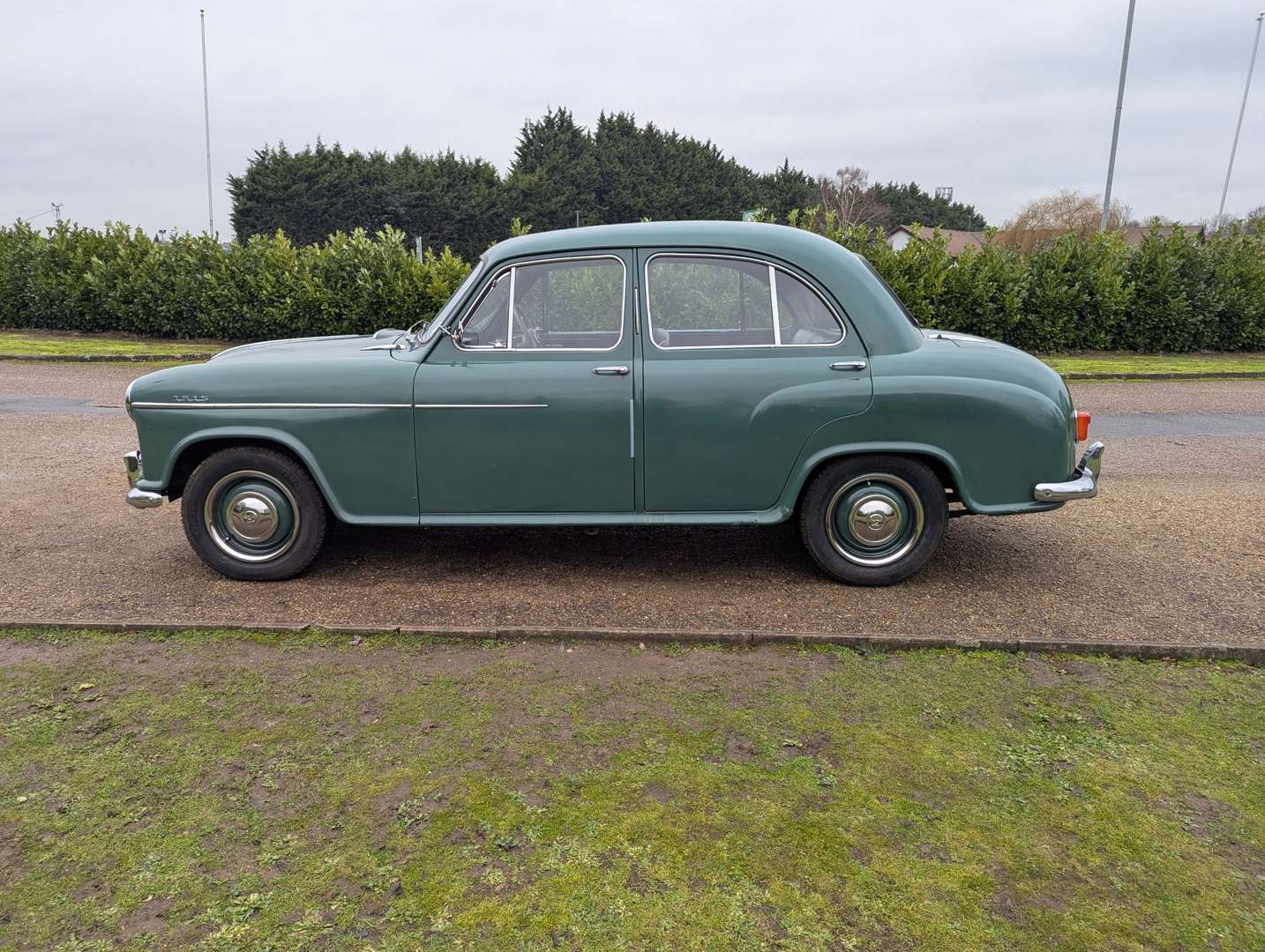 <p>1956 MORRIS ISIS SERIES I</p>