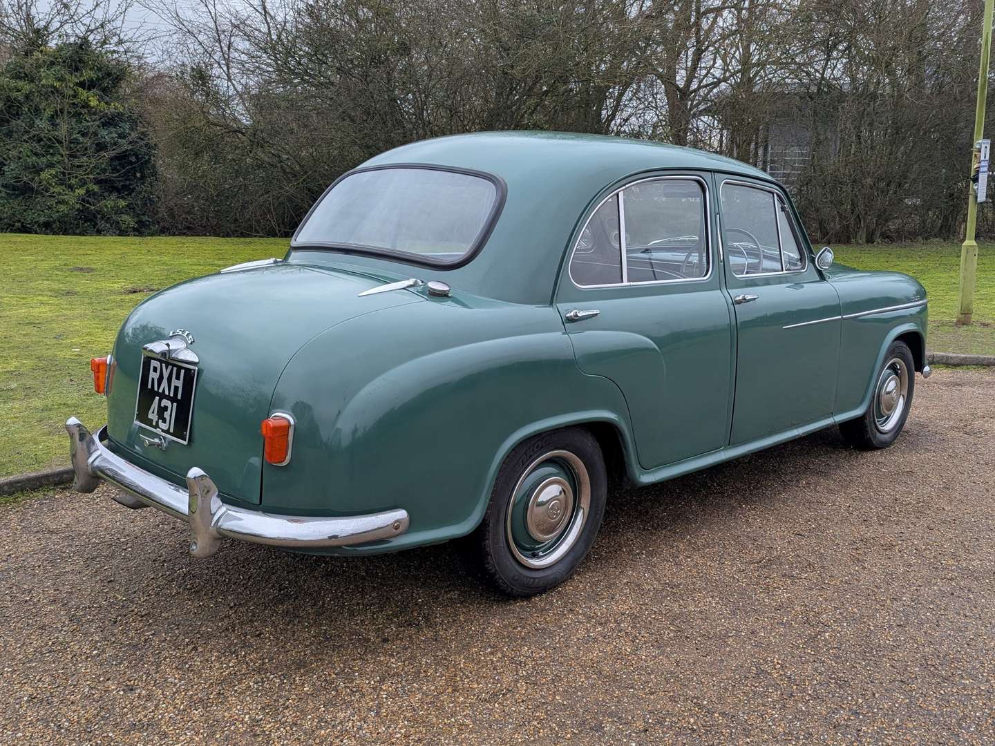 <p>1956 MORRIS ISIS SERIES I</p>