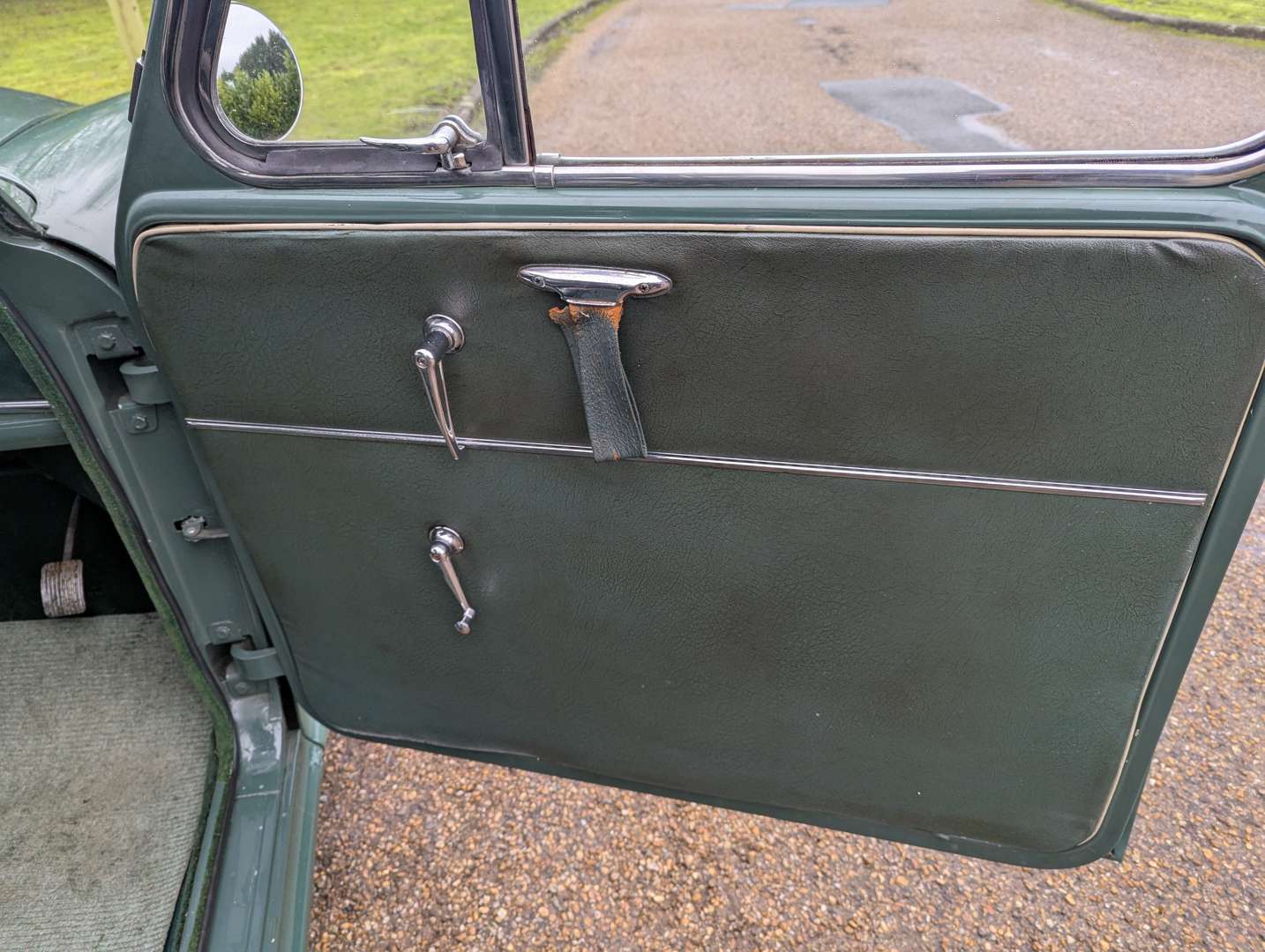 <p>1956 MORRIS ISIS SERIES I</p>