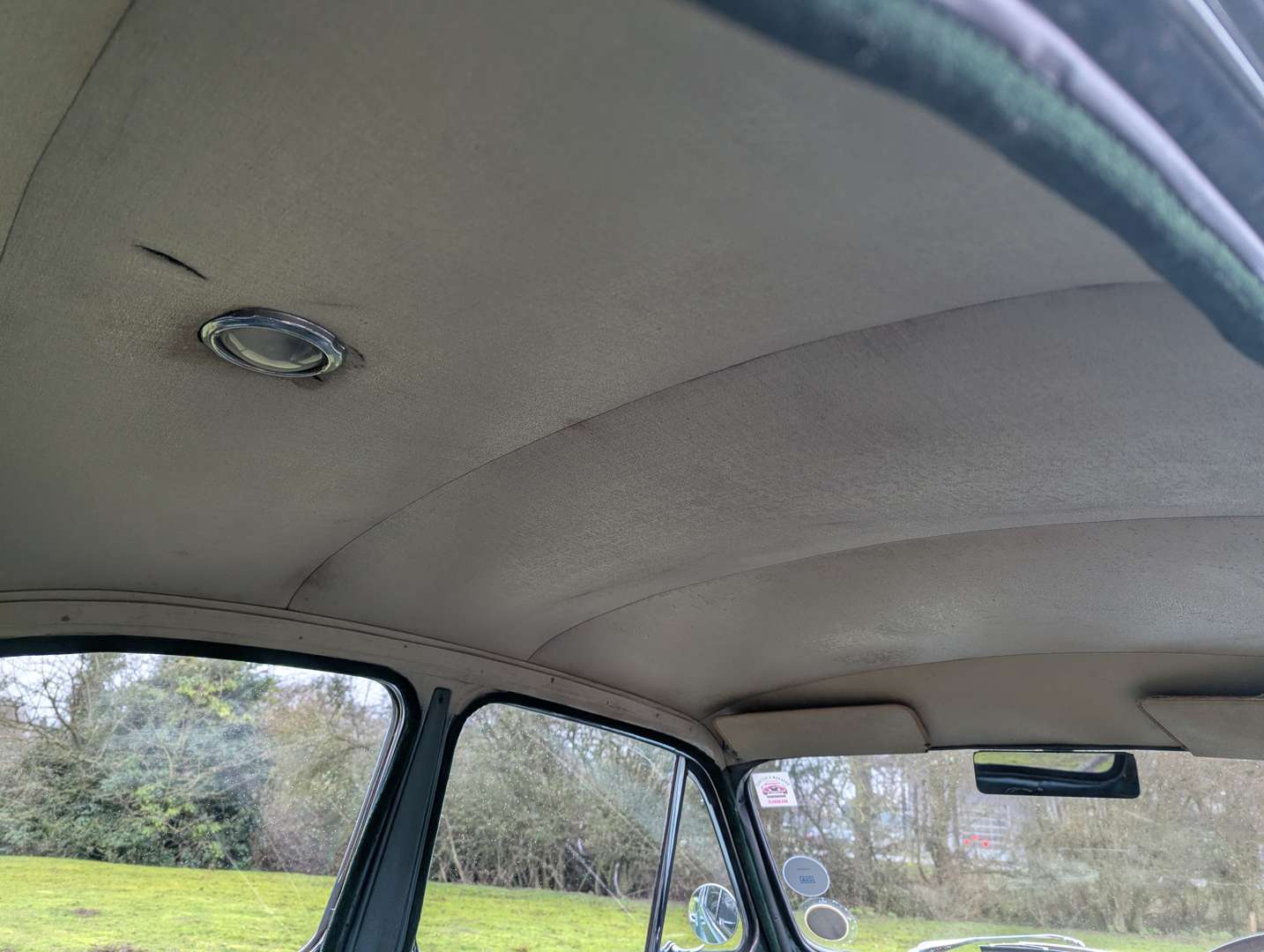 <p>1956 MORRIS ISIS SERIES I</p>